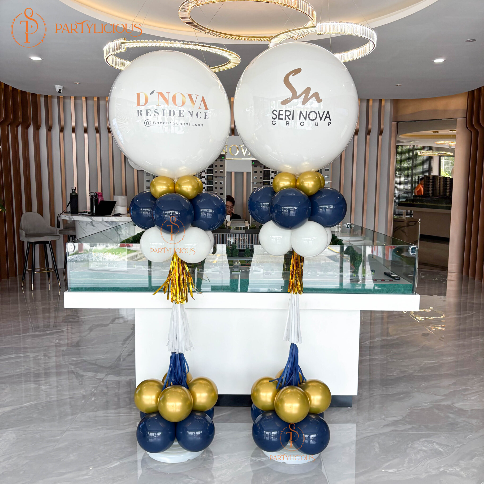 Classic Tassel Balloon Pillar