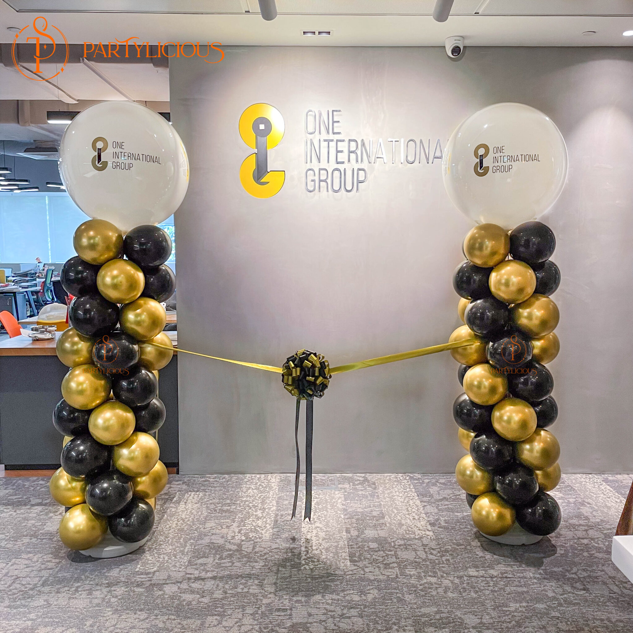 Balloon Pillar with Ribbon Cutting