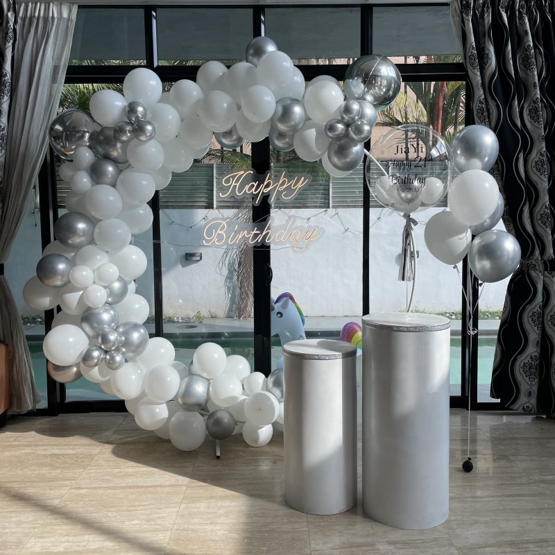 Scarlet Arch Birthday Backdrop Package balloon
