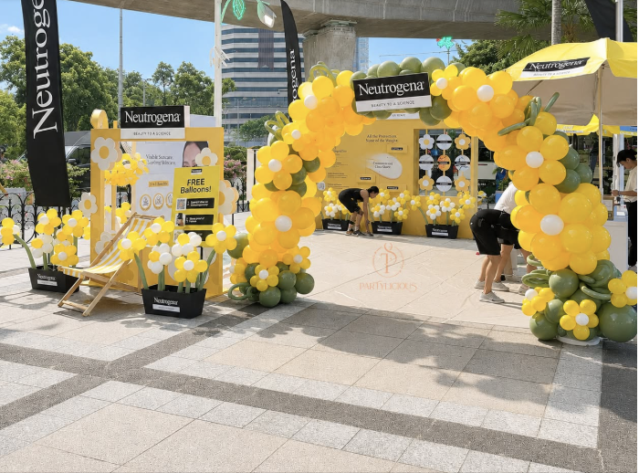 Neutrogena Sun Care activation flower balloon arch by Partylicious