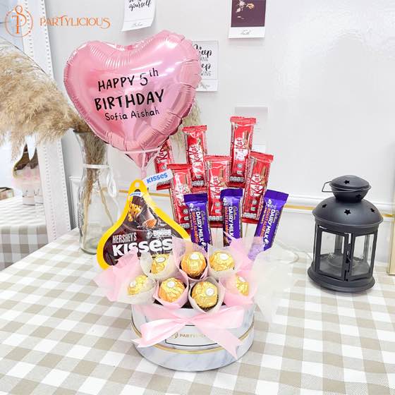 Hot air balloon gift box at Partylicious balloon shop