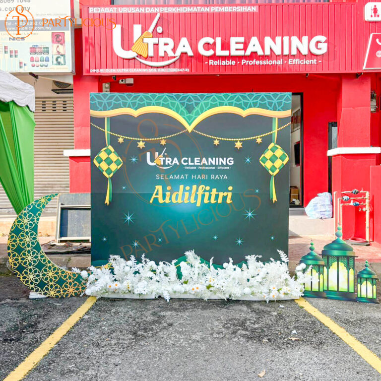Selamat Hari Raya Aidilfitri branded backdrop with ketupat and lantern props at a company shopfront