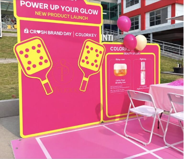 COLORKEY pop-up store pickleball themed backdrop and balloon decoration